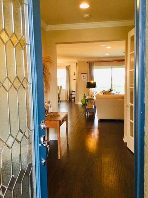 Entry Hall - 6161 Victory Dr