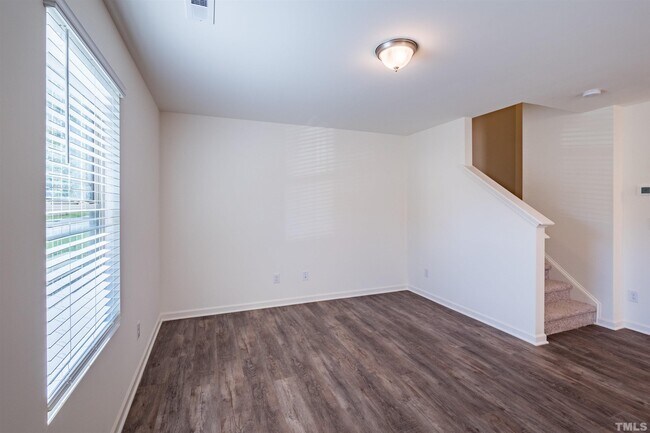 Building Photo - 876 Saratoga Dr
