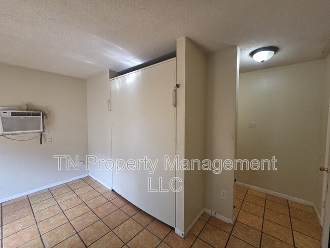 Building Photo - 202 Rue Basin