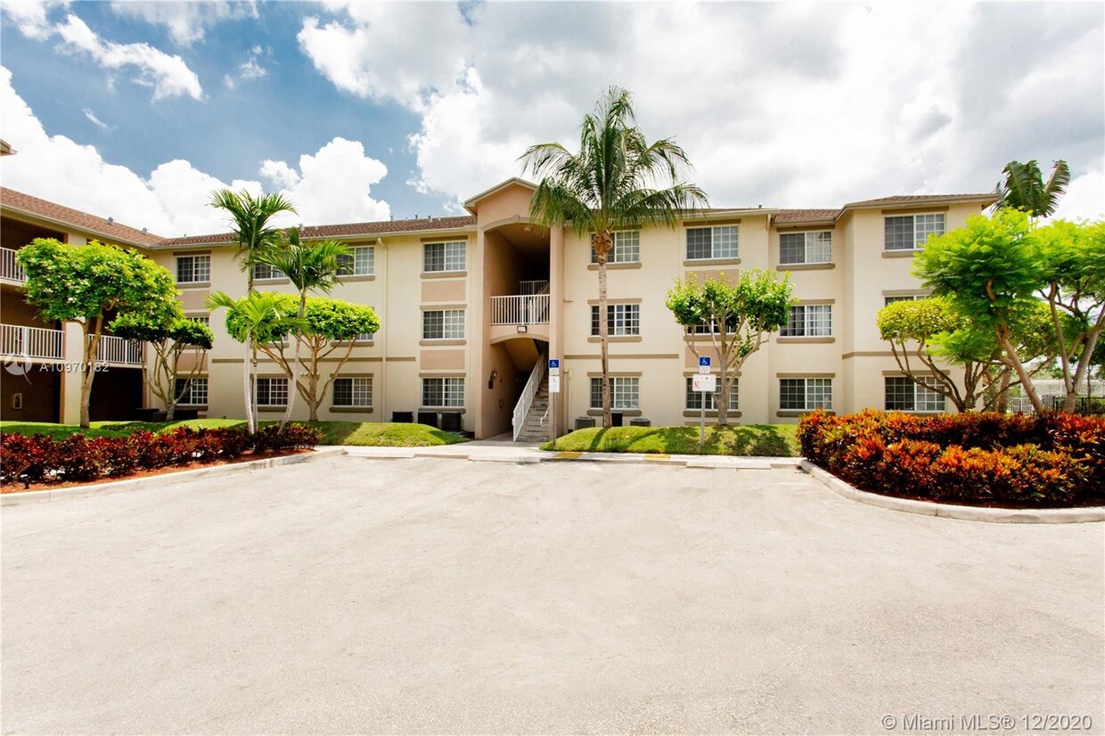 Foto principal - 7735 NW 22nd Ave