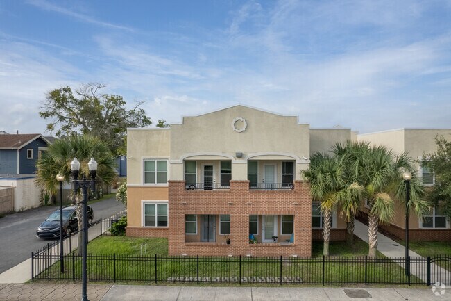 122 W 8th St - Dozier Apartments