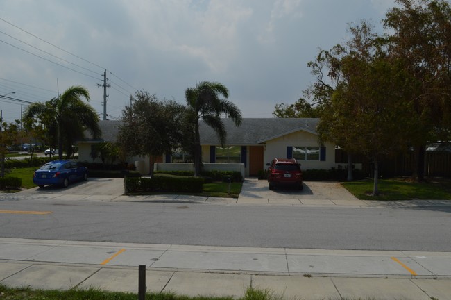 Building Photo - FourPlex Apartment Building
