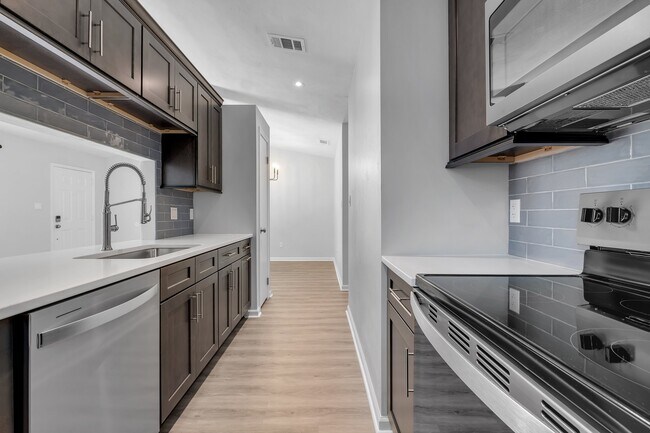 Foto del edificio - 315 Whetherbine Way E
