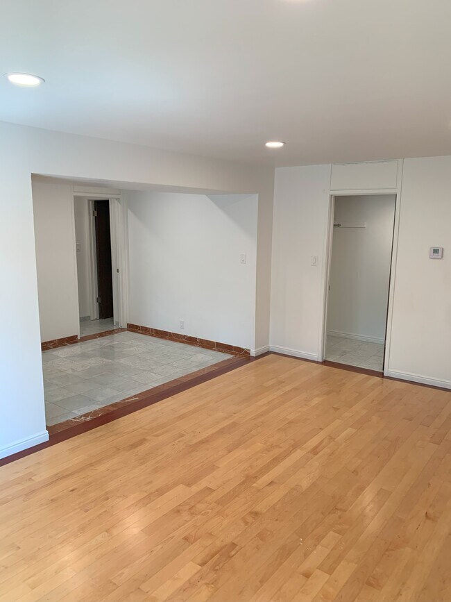 Building Photo - Renovated Apartment in the Avenues!