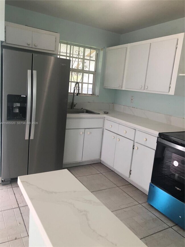 Foto del edificio - 801 NW 199th St