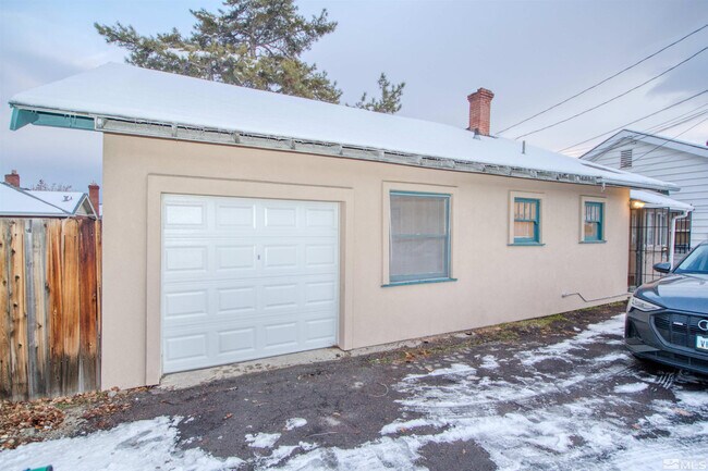 Building Photo - 829 Plumas St