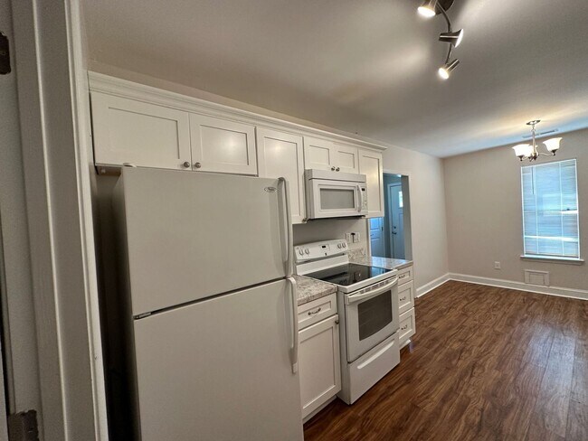 Building Photo - Introducing your dream home in the heart of Virginia Beach!
