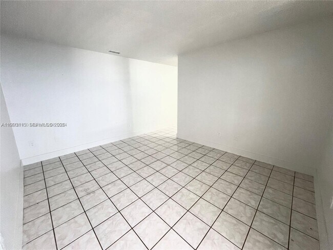 Foto del edificio - 951 SW 7th St