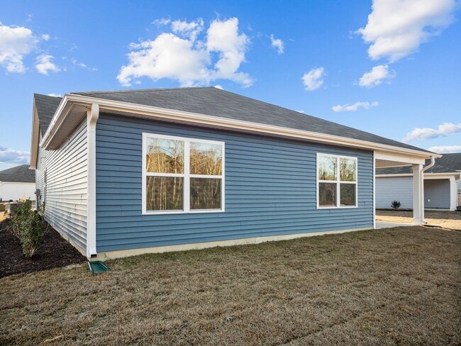 Building Photo - 4 bedroom Home in WATERSIDE!