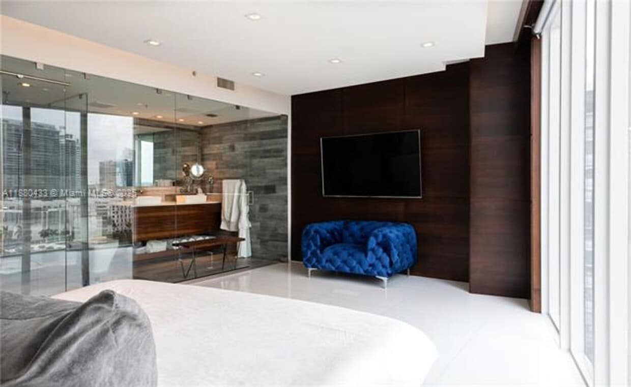 Photo - 601 NE 36th St unit 1301 (A11880433)