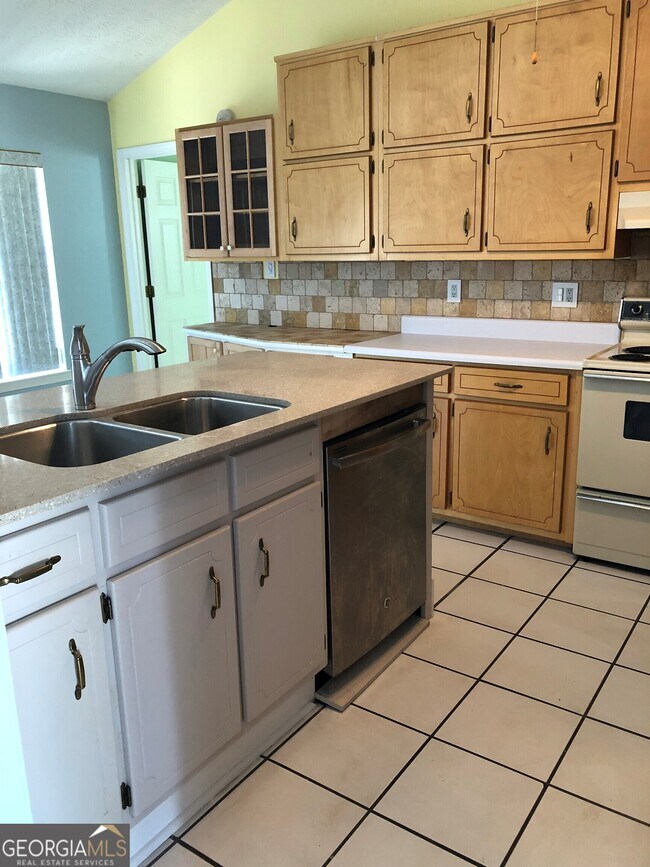 Foto del edificio - 290 Monmouth Dr