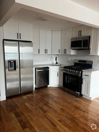 Building Photo - 7225 Hillmeyer Ave