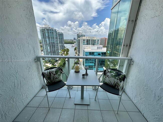 Foto del edificio - 16485 Collins Ave