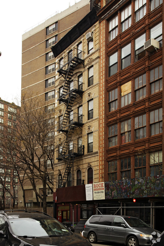 Building Photo - 57 E 4th St