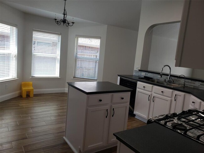 Building Photo - 2208 Appian Way