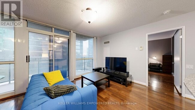 Photo du bâtiment - 33 Sheppard Ave E