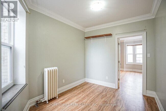 Photo du bâtiment - 1491 Dundas St W