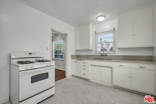 Foto del edificio - 4225 Campbell Dr