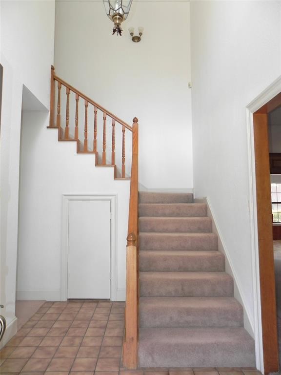 Building Photo - 909 Oak Creek Estates Dr