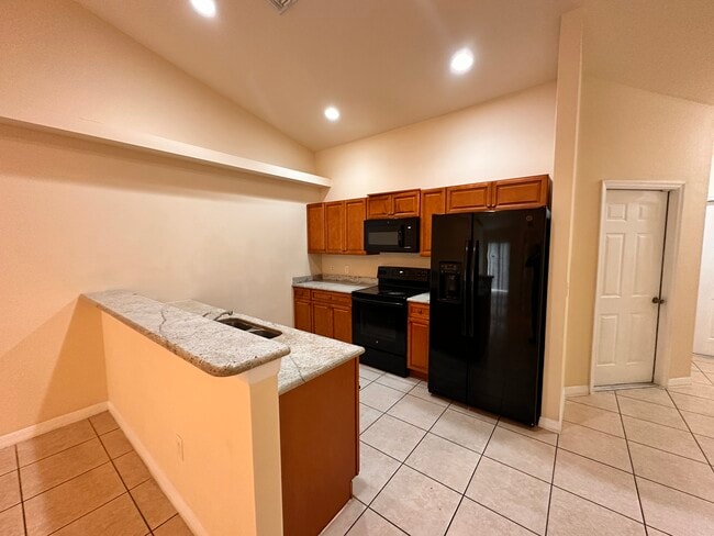 Building Photo - 626 SE 13th Ave