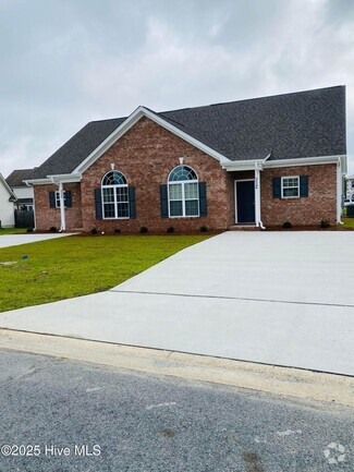 Building Photo - 324 S Square Dr