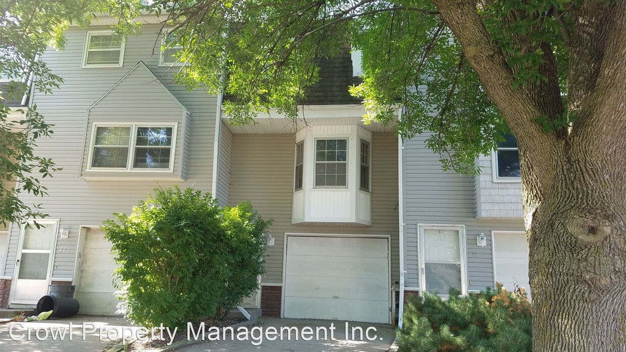 Primary Photo - 71-81 Opal Dr