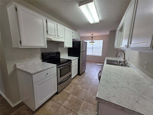 Building Photo - 1306 Cresent St