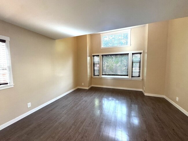 Building Photo - 3Bd/2.5Ba Seattle House