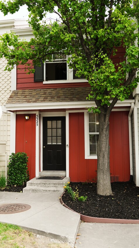Front of Condo - 5325 S Beacon Hill Cir