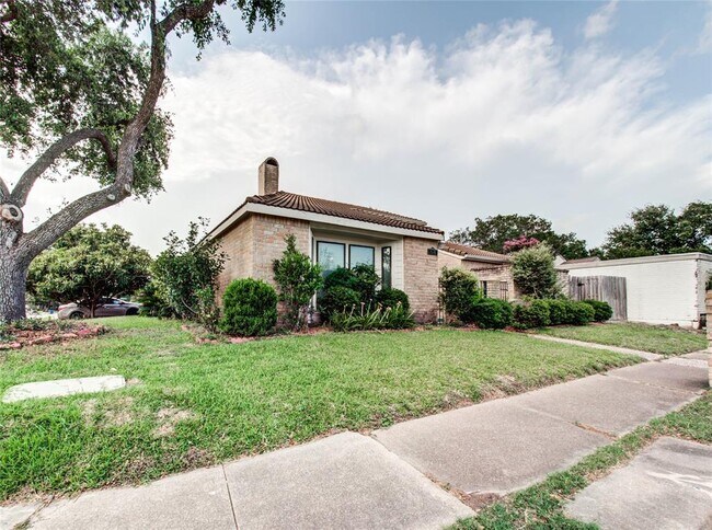 Building Photo - 14226 Woodnook Dr
