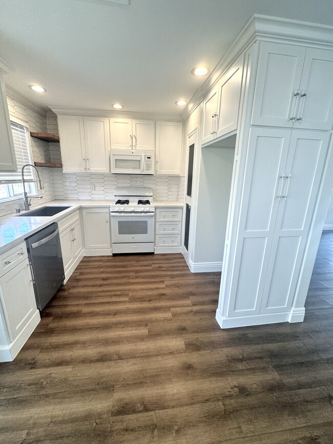 Building Photo - 410 Dunkirk Ct
