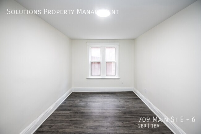 Building Photo - **Newly Renovated 2 Bedroom + Den**