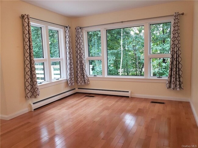 Building Photo - 21 Tulip Tree Ln
