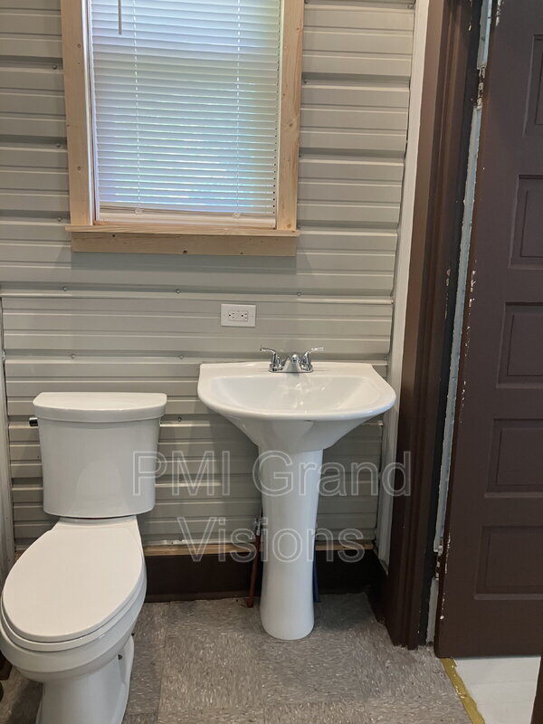 Building Photo - 340 W Olive St