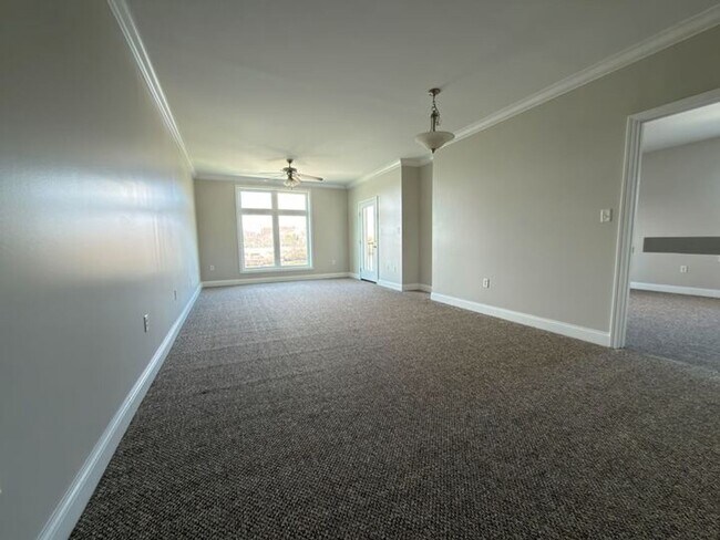 Building Photo - **Stunning Waterfront Condo in Downtown Knoxville**  2 Bedroom, 2 bath Fully renovated! Available...