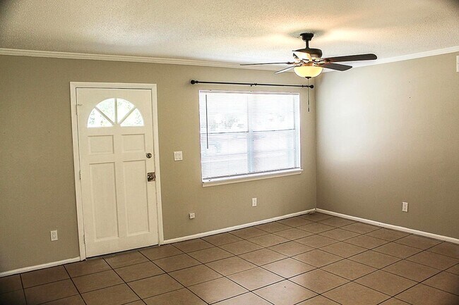 Building Photo - 1605 40th Ave