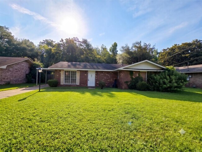 Foto del edificio - 6520 Pinebrook Dr
