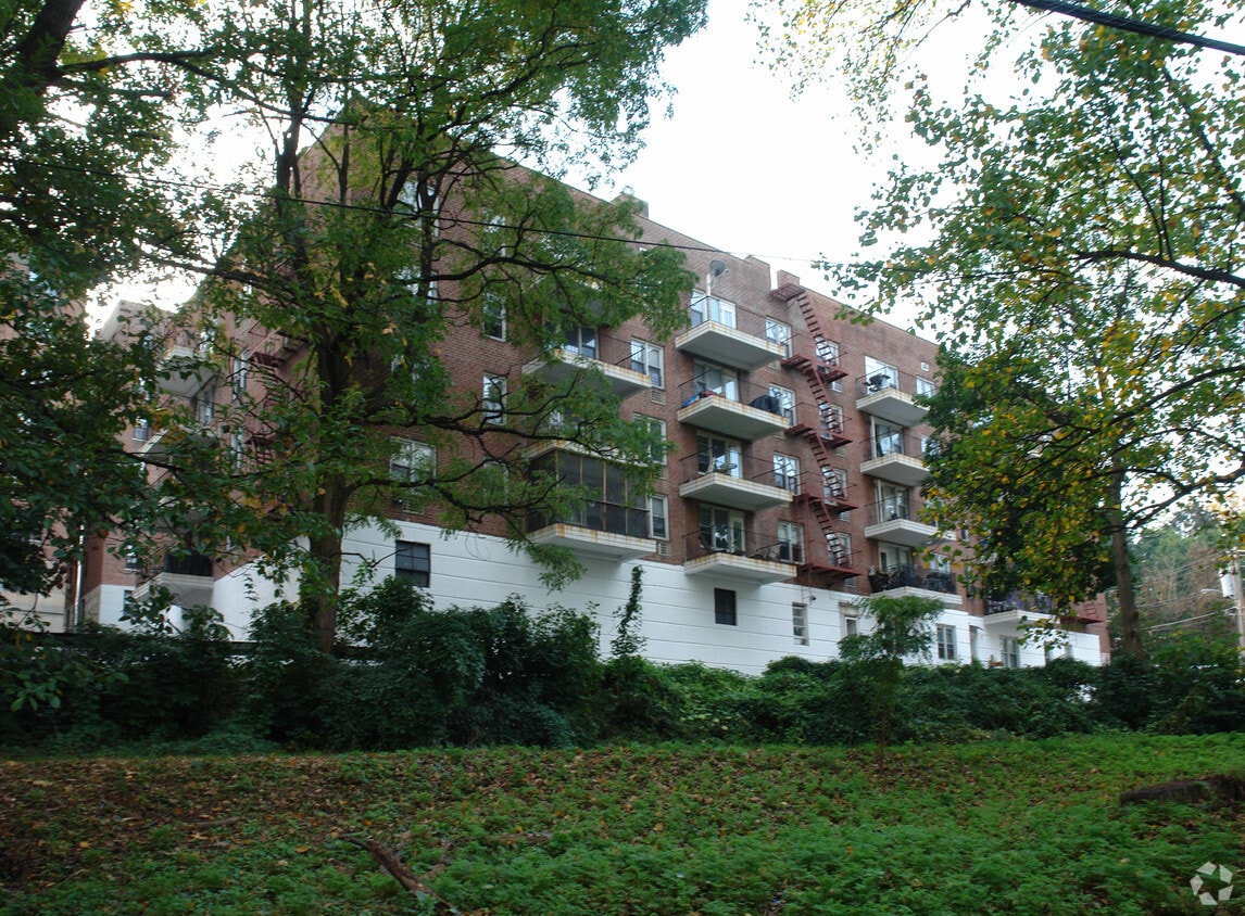 Primary Photo - 115 Lawton St