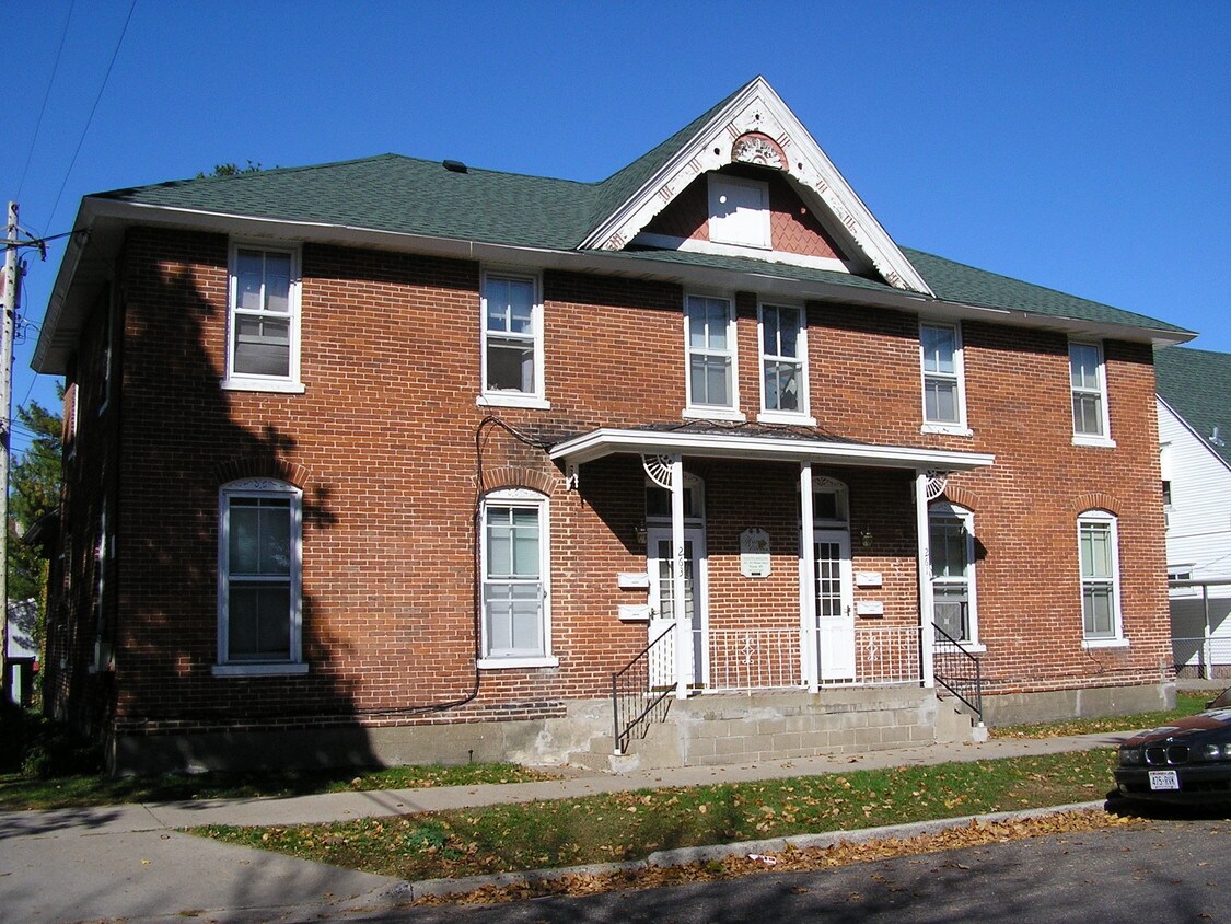 261 Walnut St, Winona, MN 55987 Apartments in Winona, MN