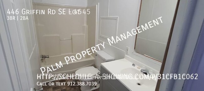 Foto del edificio - Updated 3 Bedroom, 2 Bathroom LARGE Double...