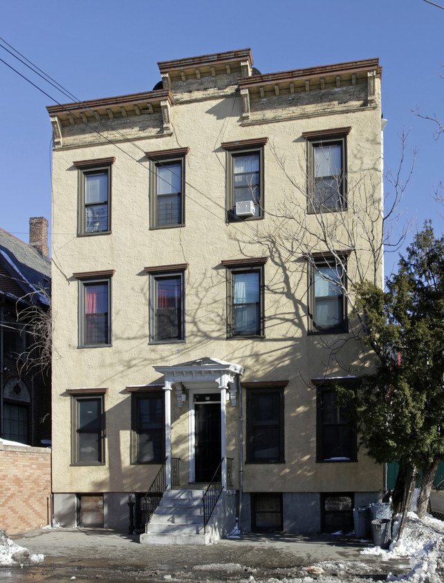 Primary Photo - 273 W Lincoln Ave