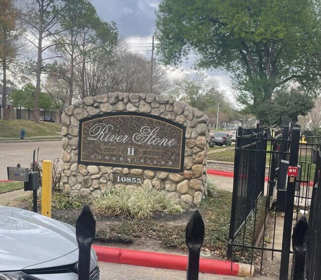 Foto del edificio - 3035 Walnut Bend Ln