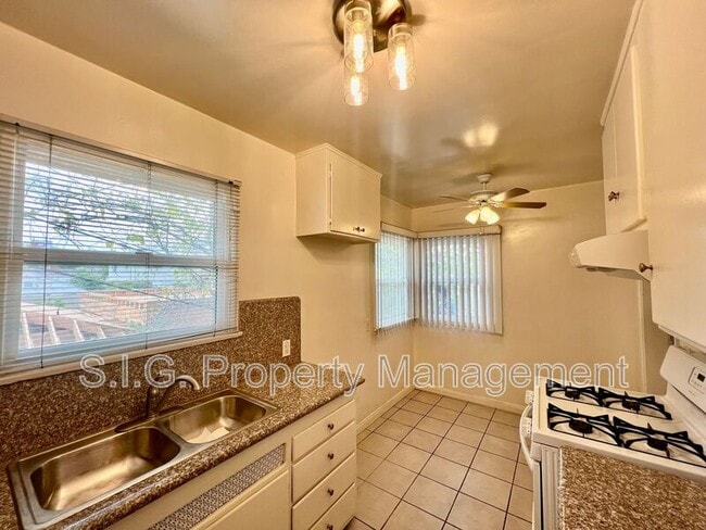 Building Photo - 627 1/2 W Glenoaks Blvd