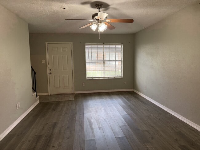 Building Photo - 8730 Glen Meadow Ln