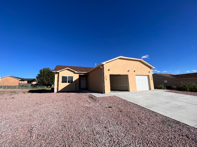 Foto principal - 816-818 S Knox Dr