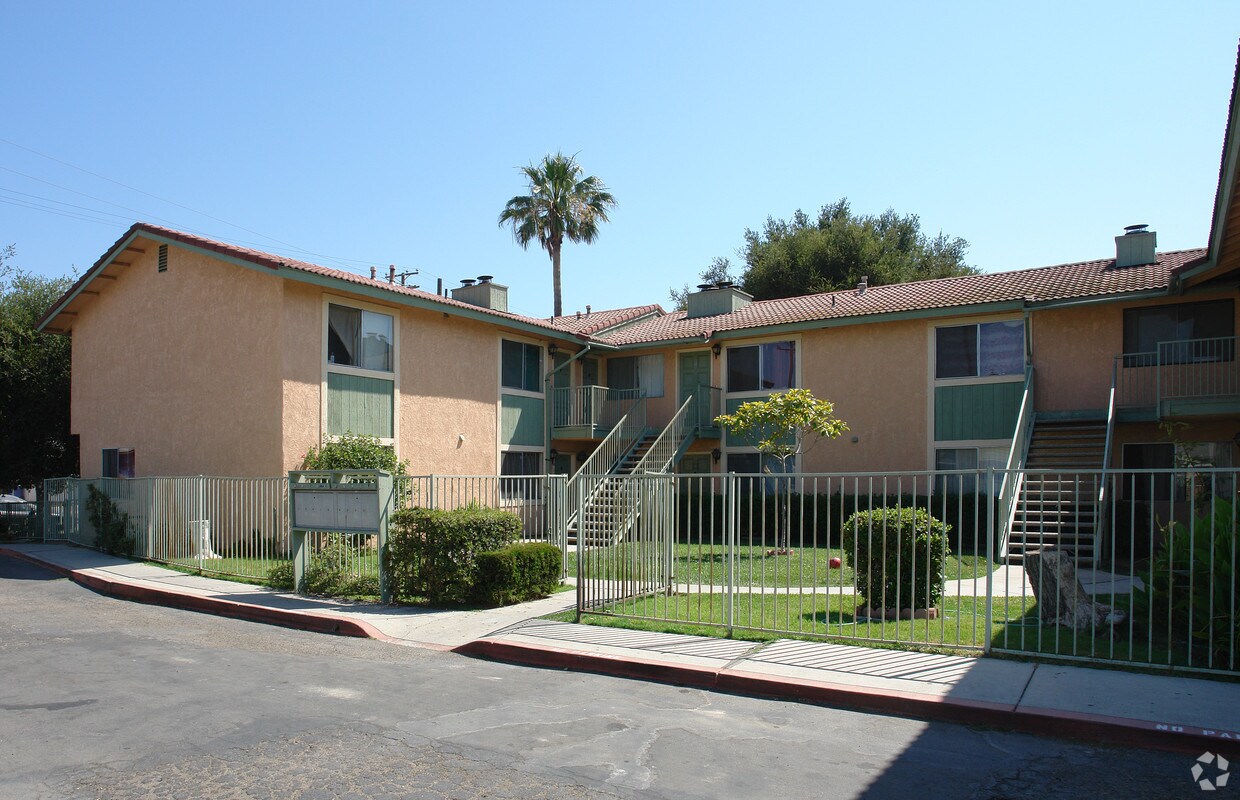 Building Photo - 1208 E Ventura St