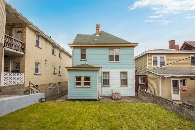 Foto del edificio - MASSIVE 4 BEDROOM HOME IN BEECHVIEW! AVAIL...