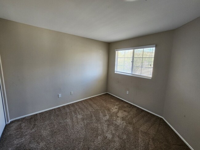 Foto del edificio - 4 Bedroom House in Eastlake - Championship Classics Community