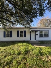 Building Photo - 715 St Barbara Ln