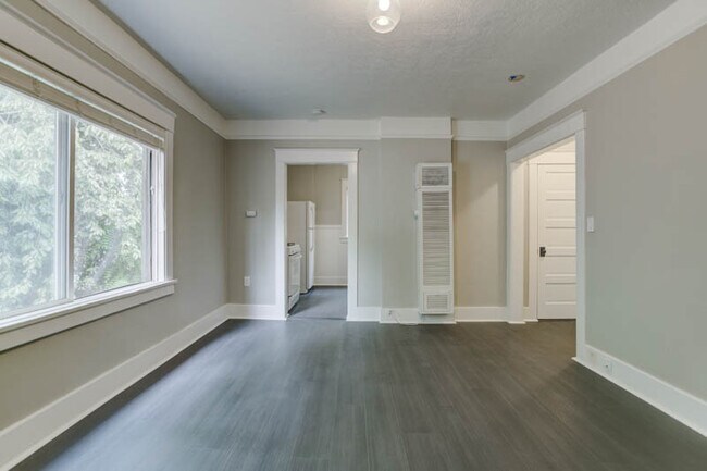 Foto del edificio - St. Johns Gorgeous Renovated Top Floor Studio